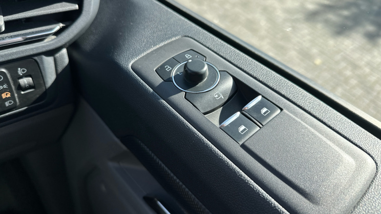 Ford Transit Custom 300 L1 Diesel Fwd 2.0 EcoBlue 136ps H1 Van Limited